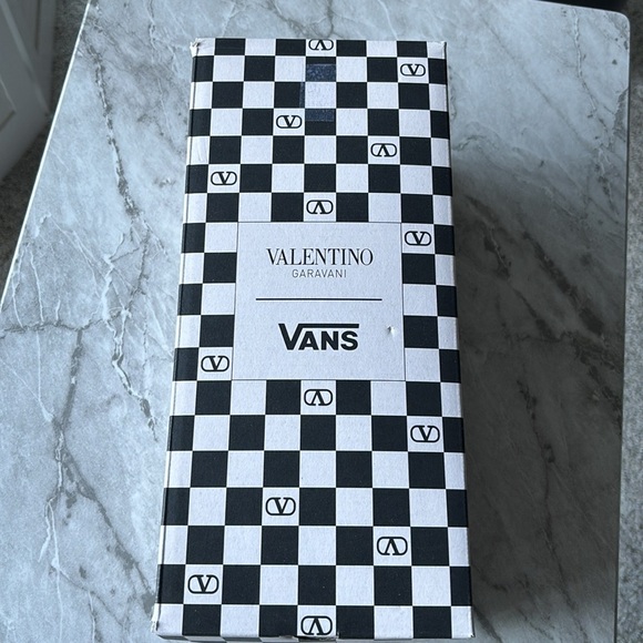 NWT VALENTINO GARAVANI AND VANS LOW-TOP FABRIC WITH VLOGO with cats size 38 - Picture 3 of 9